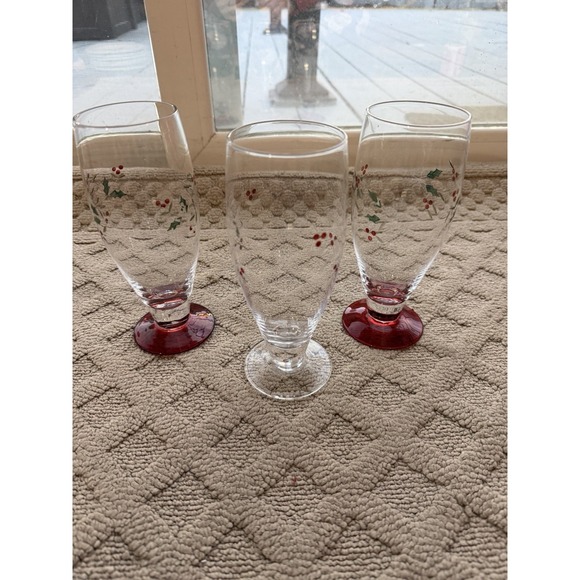 PFALTZGRAFF CHRISTMAS Winterberry High Ball‎ Red Base On 2 Non Red Base On 1 - Picture 4 of 10